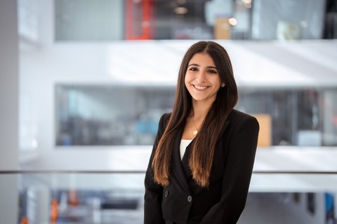 Headshot: Lara Ozkan
