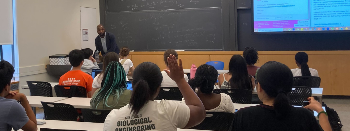 Akunna Rosser presents to an engaged classroom.